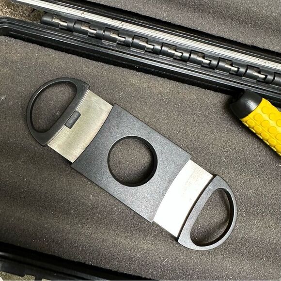 Black Portable Herf-a-dor Humidor Cigar Case and Accessories - Picture 9 of 14